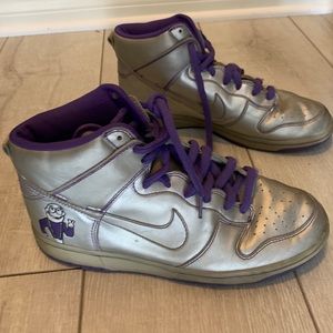 “Dinosaur Jr.”  NIKE SB limited